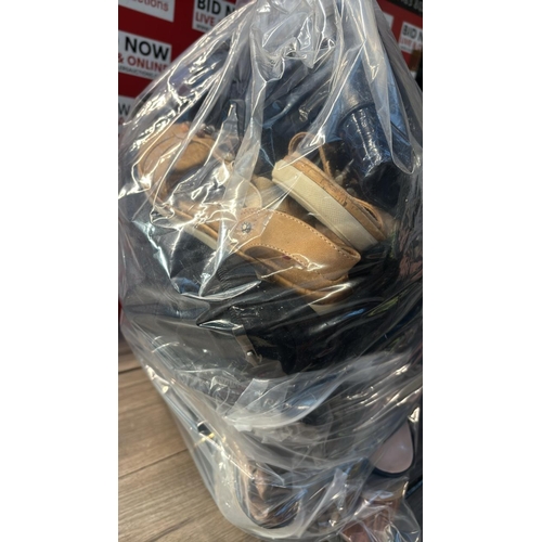 9177 - BAG OF NEW FOOTWEAR / CW