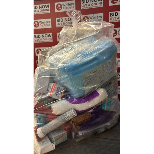 9180 - BAG OF HEALTH AND BEAUTY ITEMS  / CW