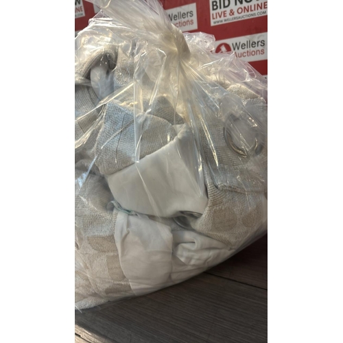 9238 - BAG OF CURTAINS AND LINEN / ORCW