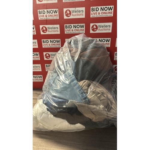 9252 - BAG OF GENTS PRE-OWNED CLOTHING / OO
