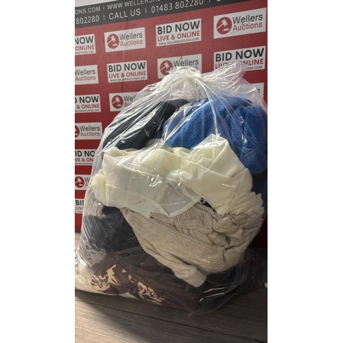 9253 - BAG OF LADIES PRE-OWNED CLOTHING / OO