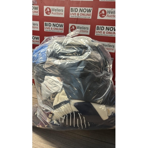 9253 - BAG OF LADIES PRE-OWNED CLOTHING / OO