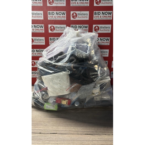 9255 - BAG OF BRIC A BRAC / OO