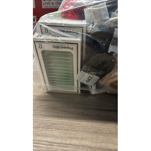 9255 - BAG OF BRIC A BRAC / OO