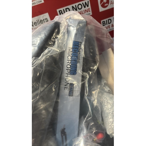 9255 - BAG OF BRIC A BRAC / OO