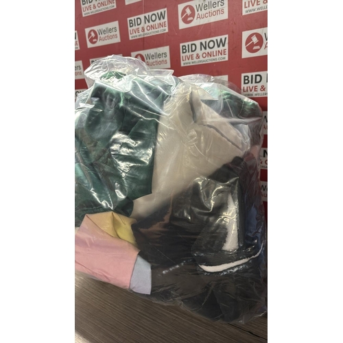 9288 - BAG OF BEDDING AND LINEN / OOO