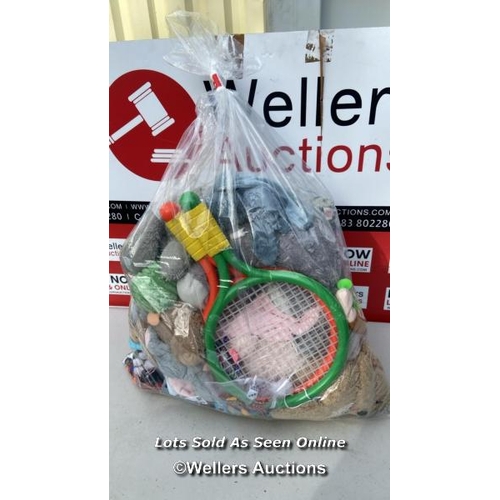 5621 - BAG OF TOYS