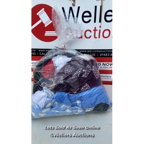 5622 - BAG OF PYJAMAS / A100