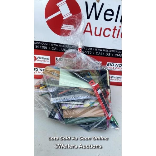 5624 - BAG OF OFFICE ITEMS