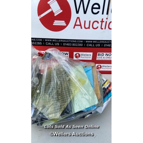 5624 - BAG OF OFFICE ITEMS