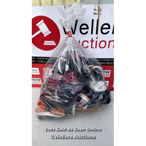 5627 - BAG OF CHILDREN SHOES