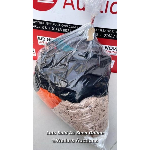 5628 - BAG OF LADIES CLOTHES