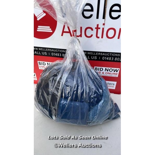 5637 - BAG OF JEANS