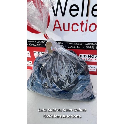 5637 - BAG OF JEANS