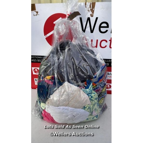 5639 - BAG OF LADEIS CLOTHES