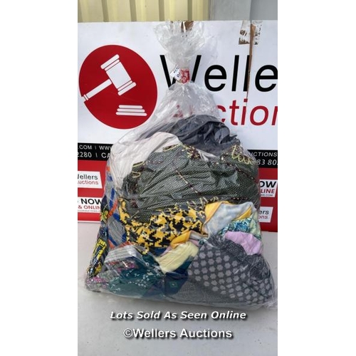 5639 - BAG OF LADEIS CLOTHES