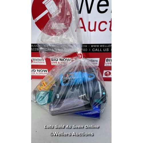 5640 - BAG OF ADAPTERS