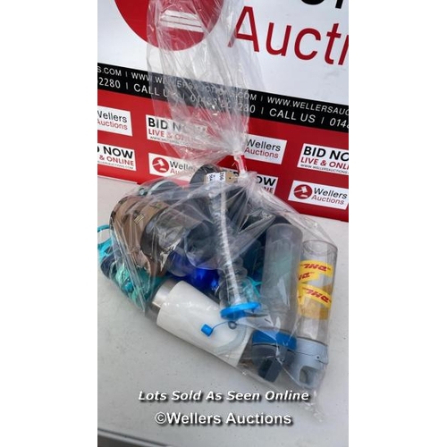 5640 - BAG OF ADAPTERS