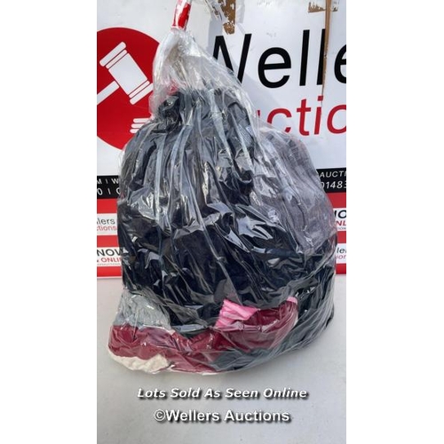 5643 - BAG OF LADIES CLOTHES