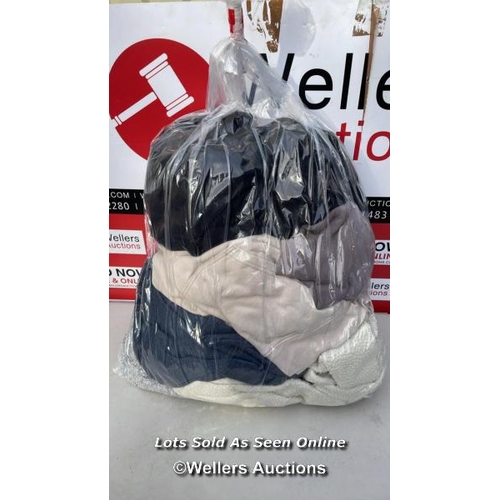 5647 - BAG OF JUMPERS