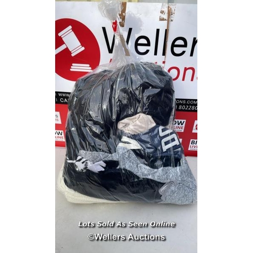 5647 - BAG OF JUMPERS