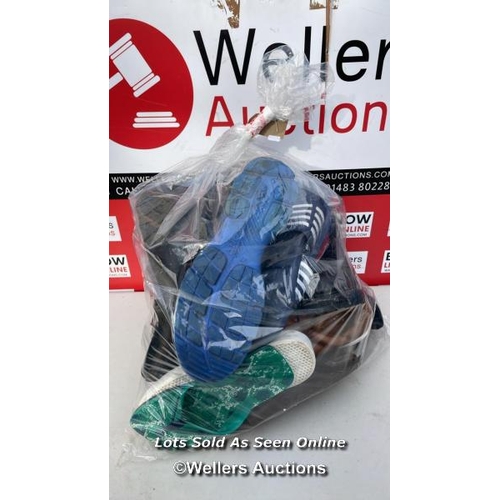 5649 - BAG OF MEN SHOES