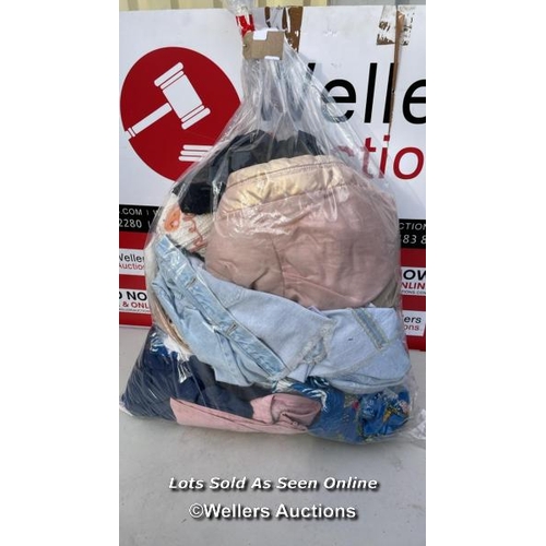 5651 - BAG OF LADIES CLOTHES