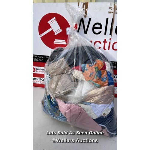 5651 - BAG OF LADIES CLOTHES