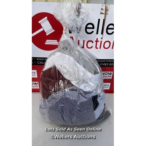 5654 - BAG OF SPORTSWEAR