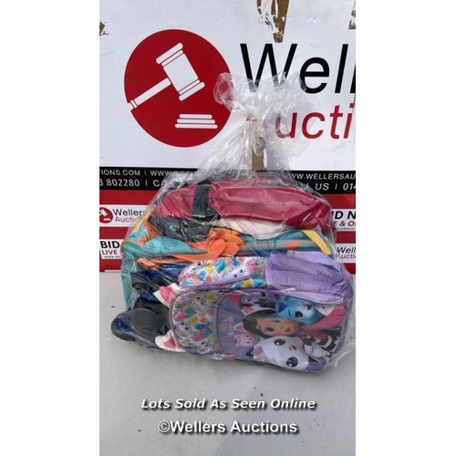5658 - BAG OF CHILDREN BAGS