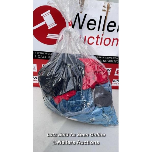 5660 - BAG OF LADIES CLOTHES