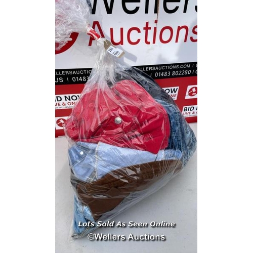 5660 - BAG OF LADIES CLOTHES