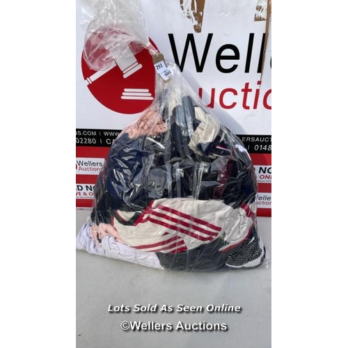 5662 - BAG OF T-SHIRTS