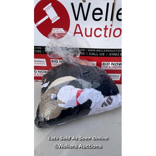 5662 - BAG OF T-SHIRTS