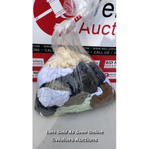 5667 - BAG OF T-SHIRTS