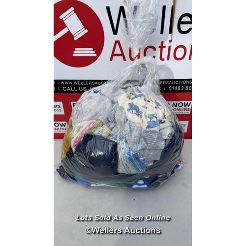 5671 - BAG OF CHILDREN CLOTHES