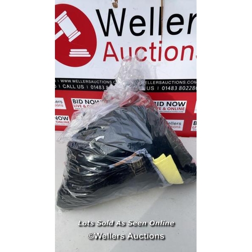 5672 - BAG OF LADIES CLOTHES