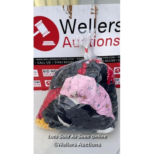 5673 - BAG OF CHILDREN CLOTHES