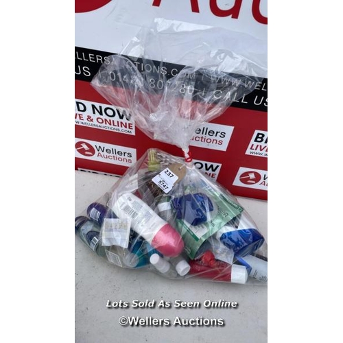 5747 - BAG OF COSMETICS