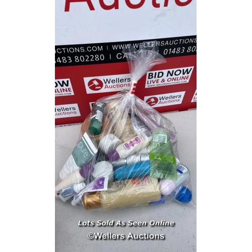 5755 - BAG OF COSMETICS