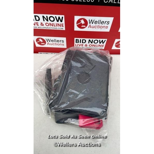 5765 - BAG OF PHONE CASES / A100