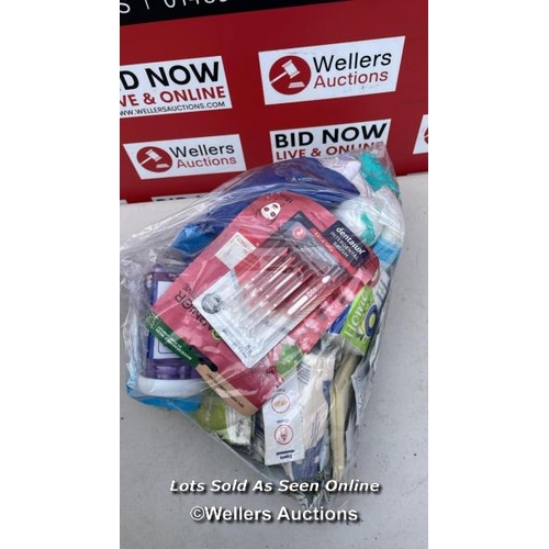 5767 - BAG OF HYGIENE ITEMS