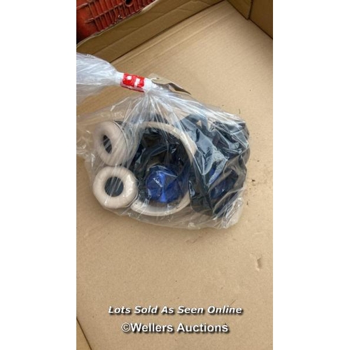 5797 - BAG OF HEADPHONES INC. SONY