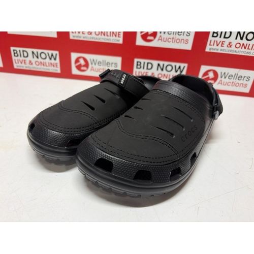 3073 - GENTS NEW CROCS, UK 10