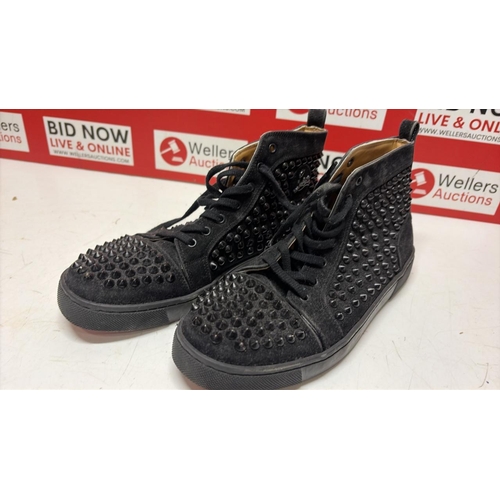 3075 - PRE-OWNED LOUBOUTIN SHOES, 39