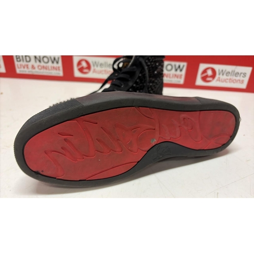 3075 - PRE-OWNED LOUBOUTIN SHOES, 39