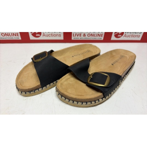 3076 - NEW BRAKENBRUN SANDALS, UK 9