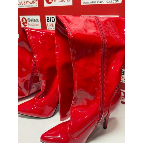 3079 - NEW UNBRANDED RED BOOTS, UK 8