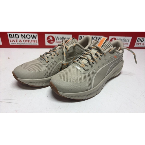 3084 - NEW PUMA TRAINERS, UK 7
