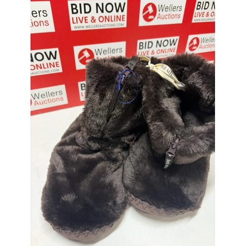 3088 - NEW BED ATH SLIPPERS, L